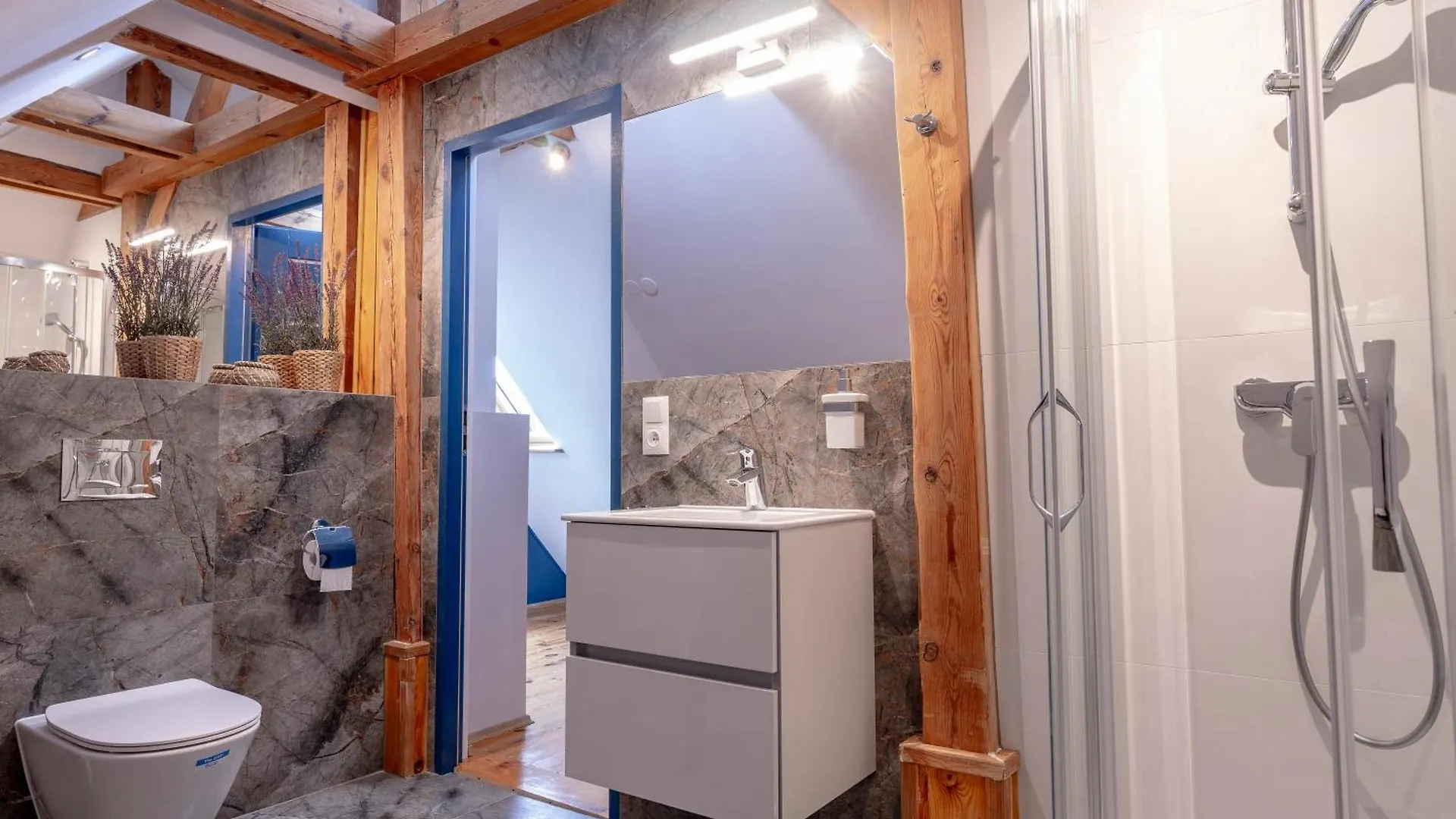 Family Apt For 2-6 - Amazing Barbacan Walls View Apartment Warsaw