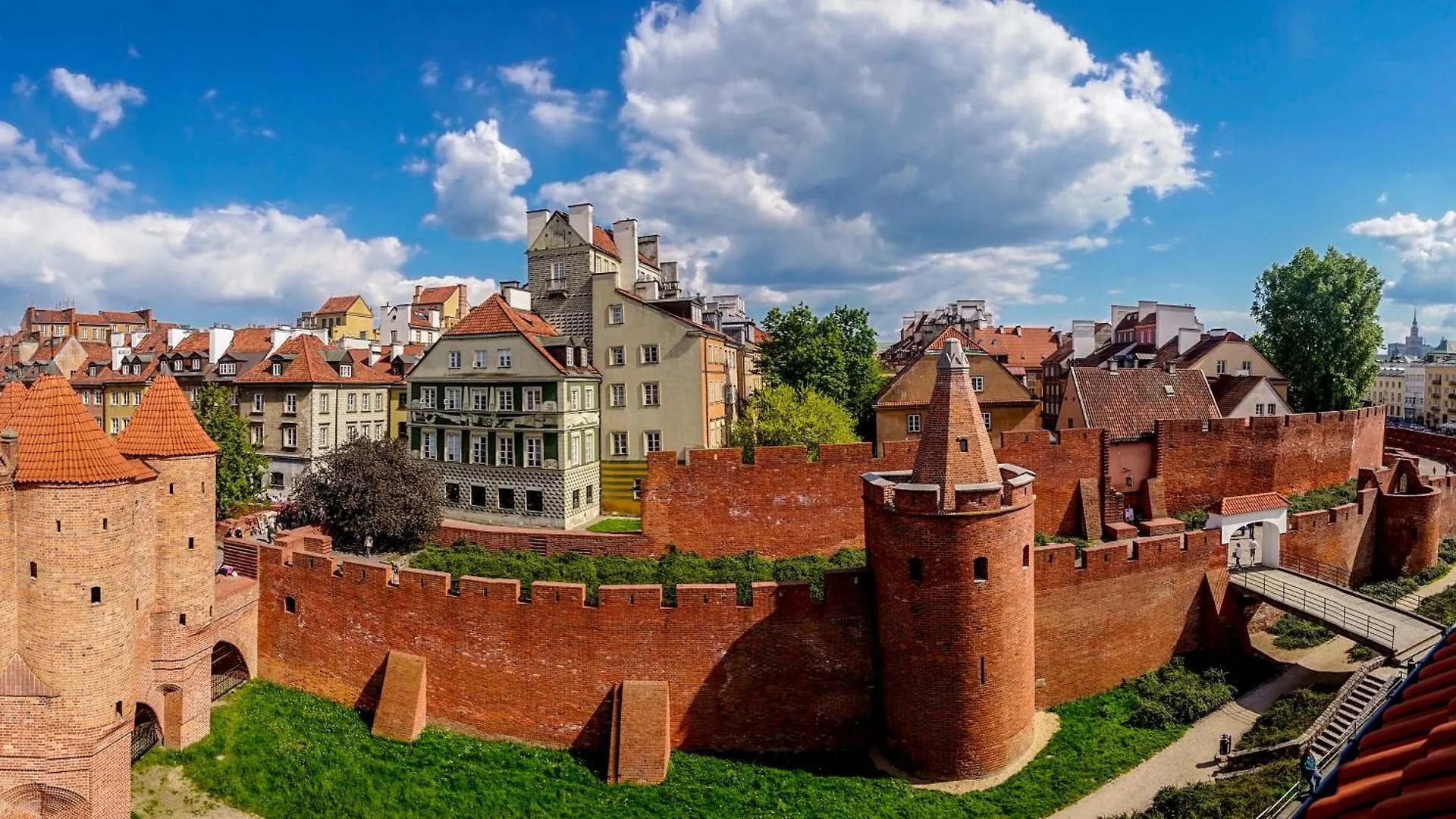 Family Apt For 2-6 - Amazing Barbacan Walls View Apartment Warsaw Poland
